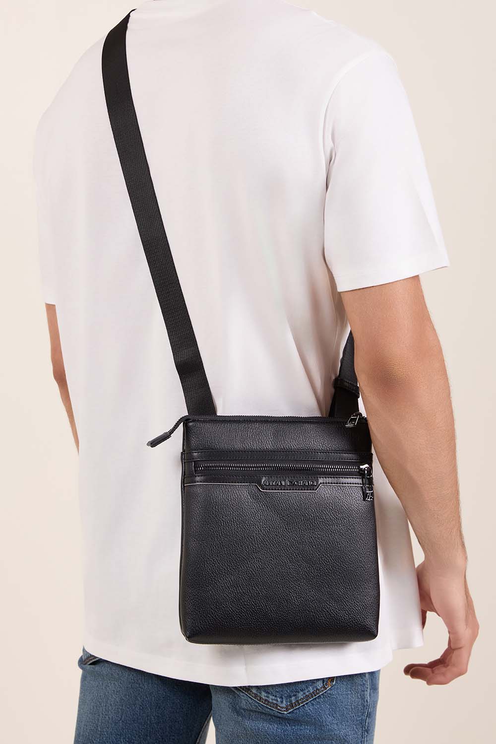 תמונת כל הלוק של תיק